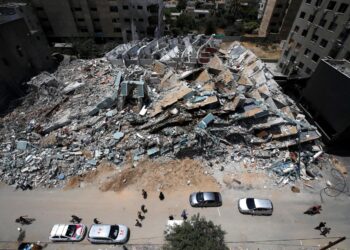Palestinians building tower after the Israeli airstrikes on Gaza